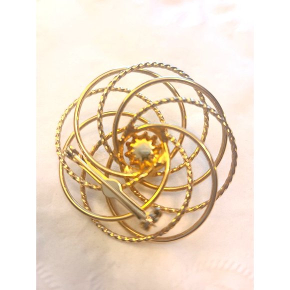 GOLD TONE TEXTURED WIRE SWIRL PIN WITH FAUX PEARL - Picture 2 of 4